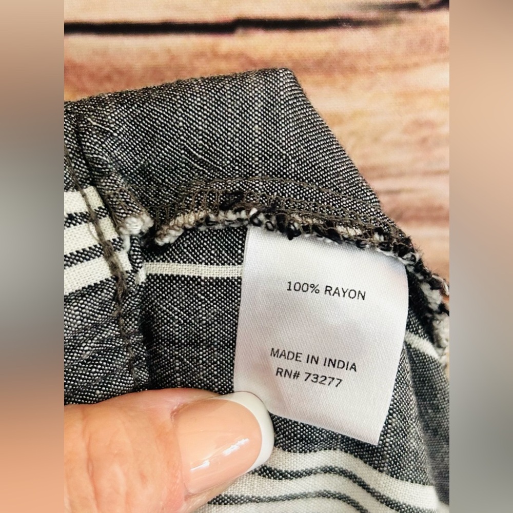 Sonoma Gray White Striped Ultra Comfort Waistband Mid Rise Pocket Shorts L NWOT - Picture 9 of 13